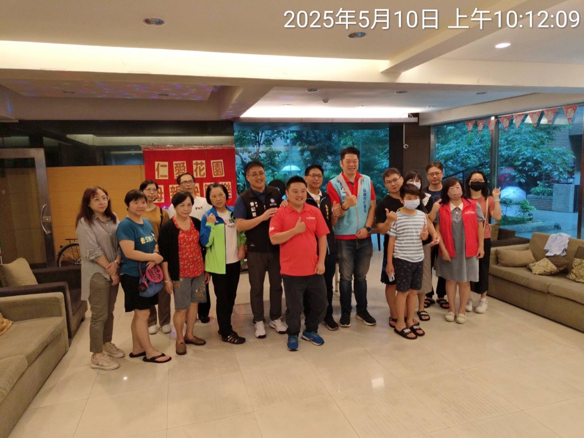 誠寶照服員團隊合影