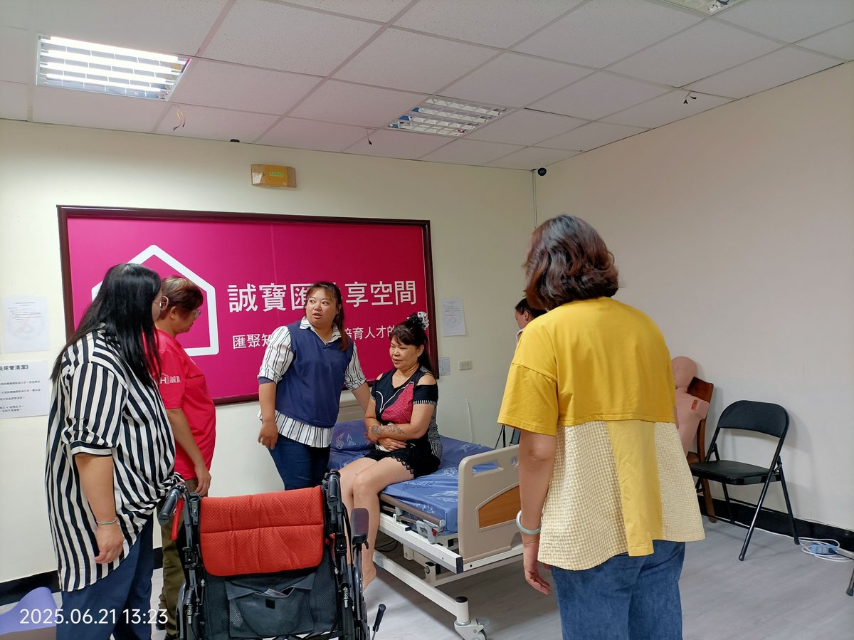 誠寶匯301長照訓練空間｜照護床與訓練假人實景